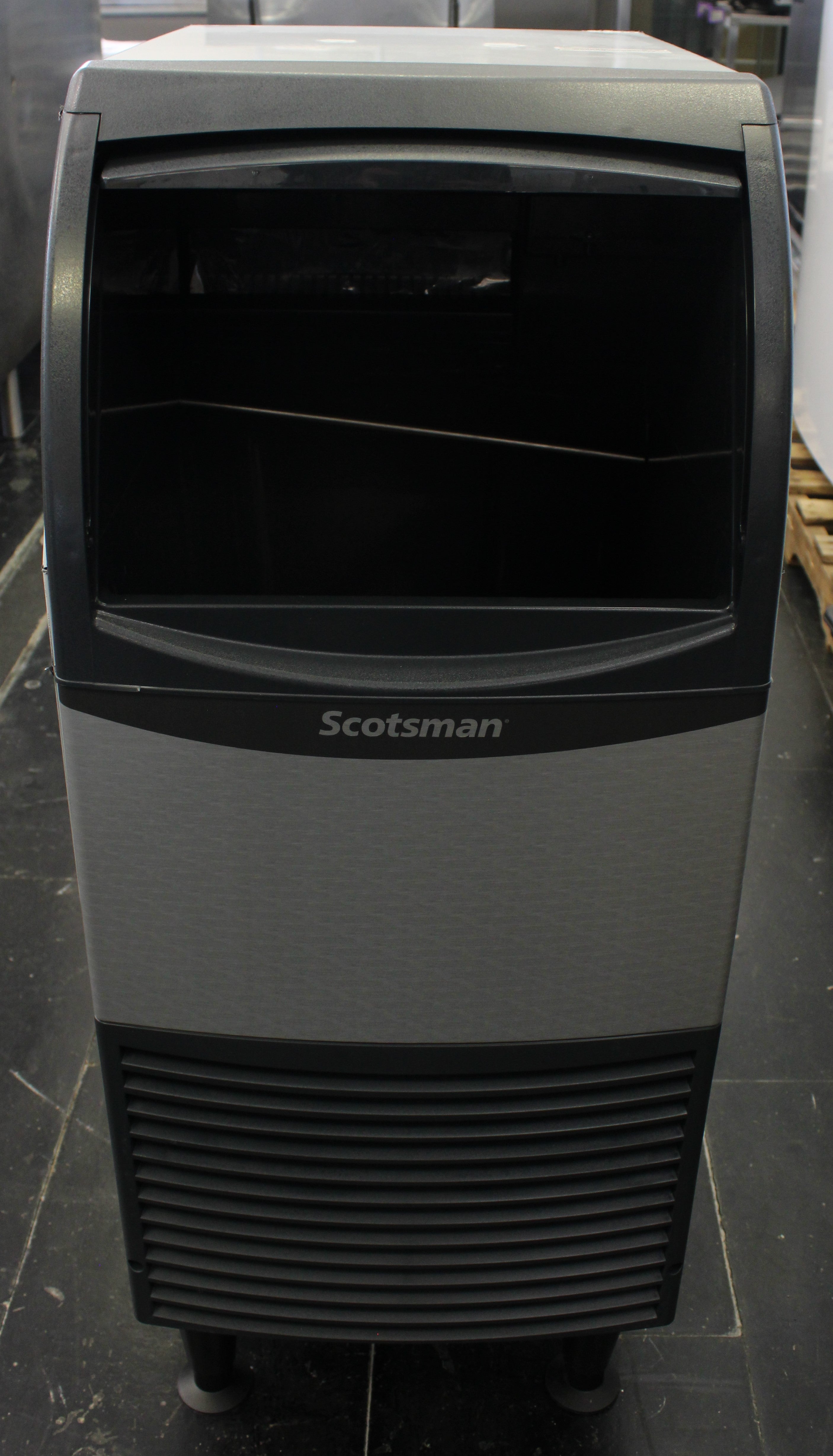 *Open Box* Scotsman CU0415MA-1 58 lb/day W/36 lb Storage Undercounter Ice Maker