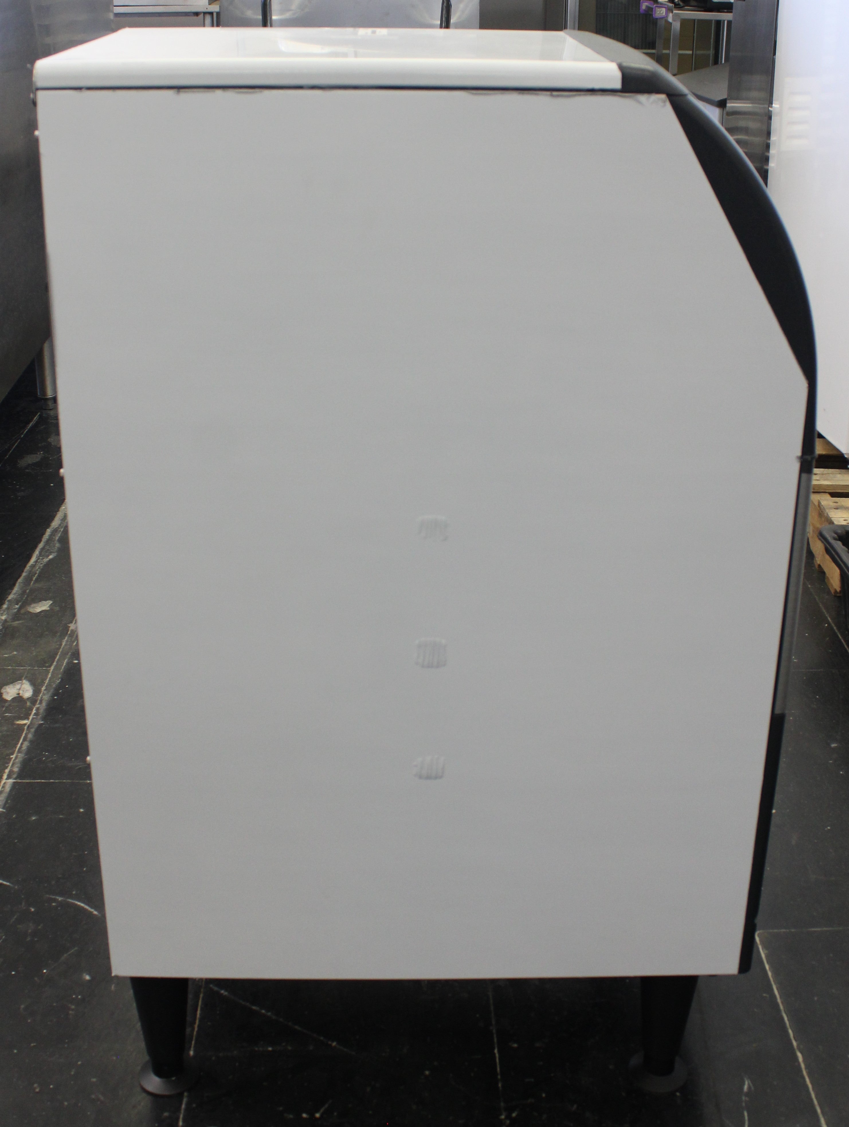 *Open Box* Scotsman CU0415MA-1 58 lb/day W/36 lb Storage Undercounter Ice Maker