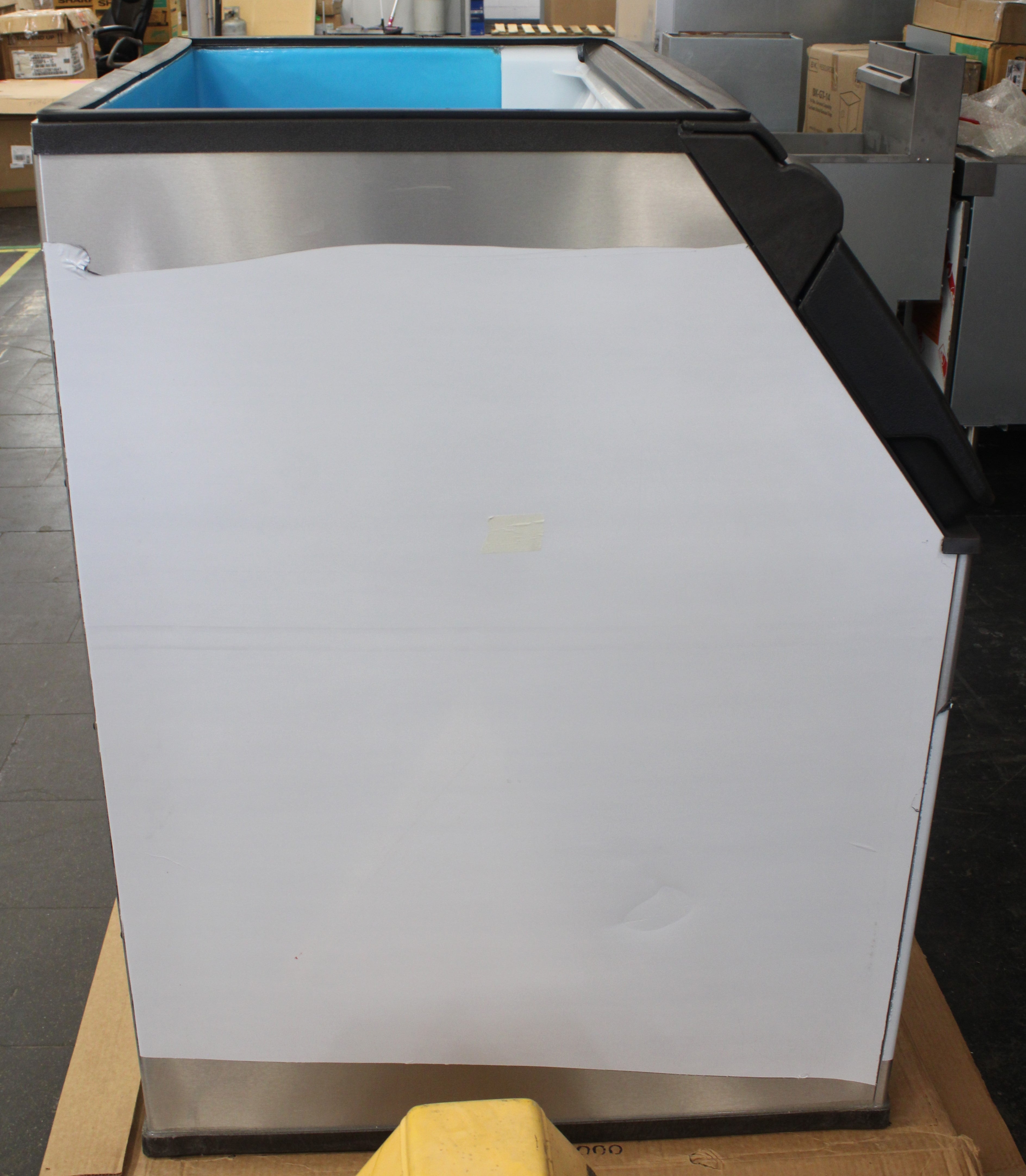Manitowoc D570 *Ding & Dent* Ice Storage Bin 532 lb. Capacity