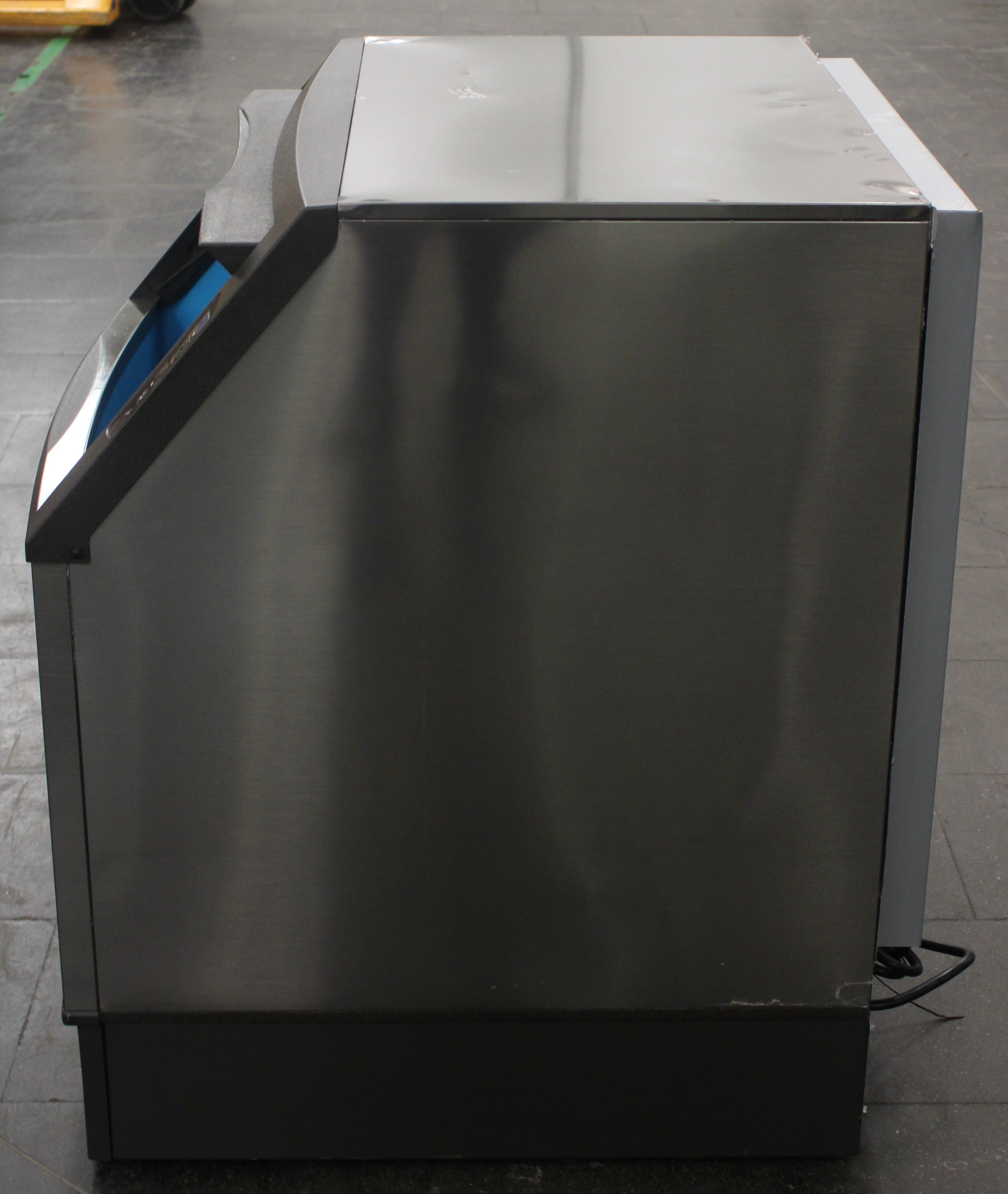 Manitowoc UYF0140A *Used* 137 lb Undercounter Ice Machine