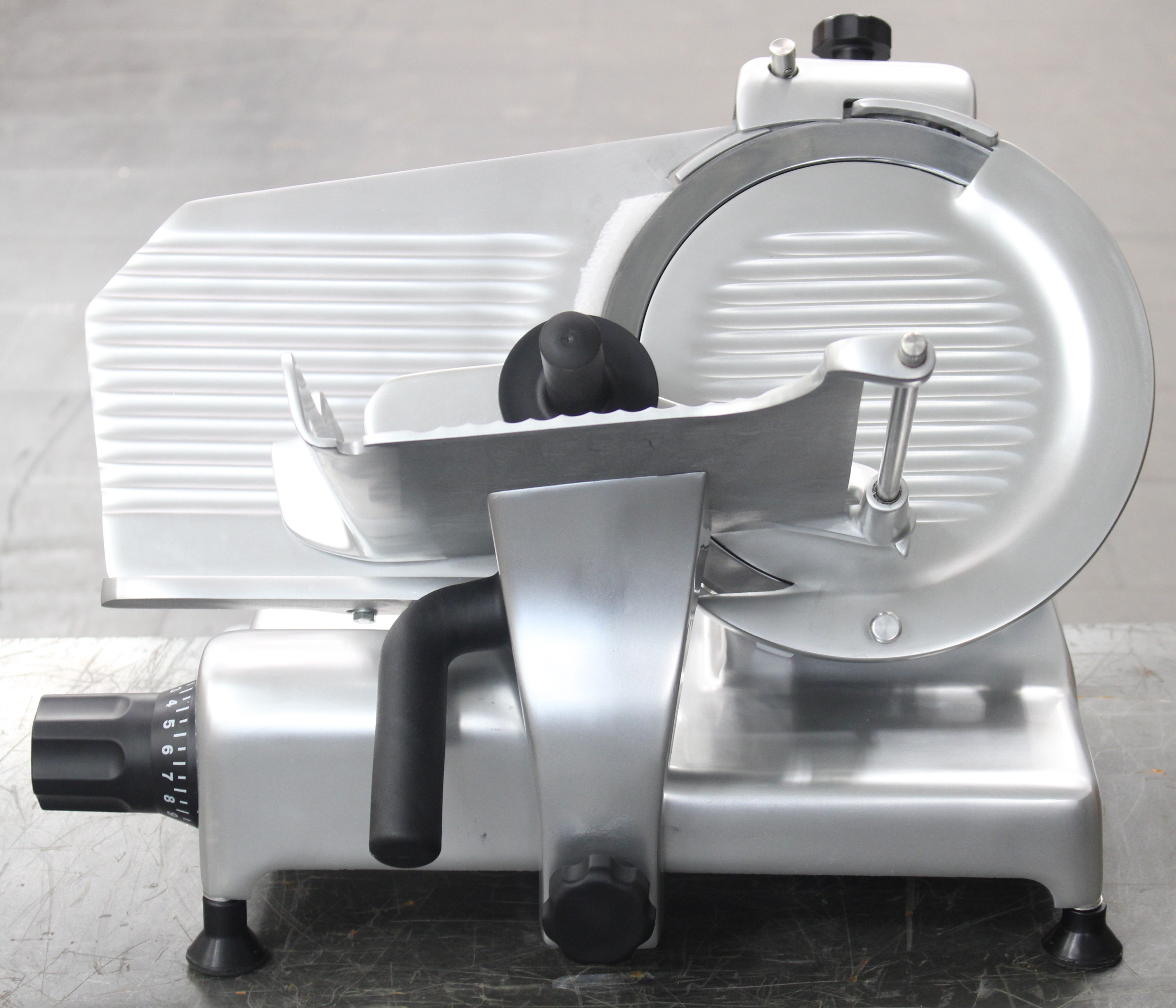 Globe G10 *Ding & Dent* 10" Manual Gravity Feed Slicer - 1/3 HP