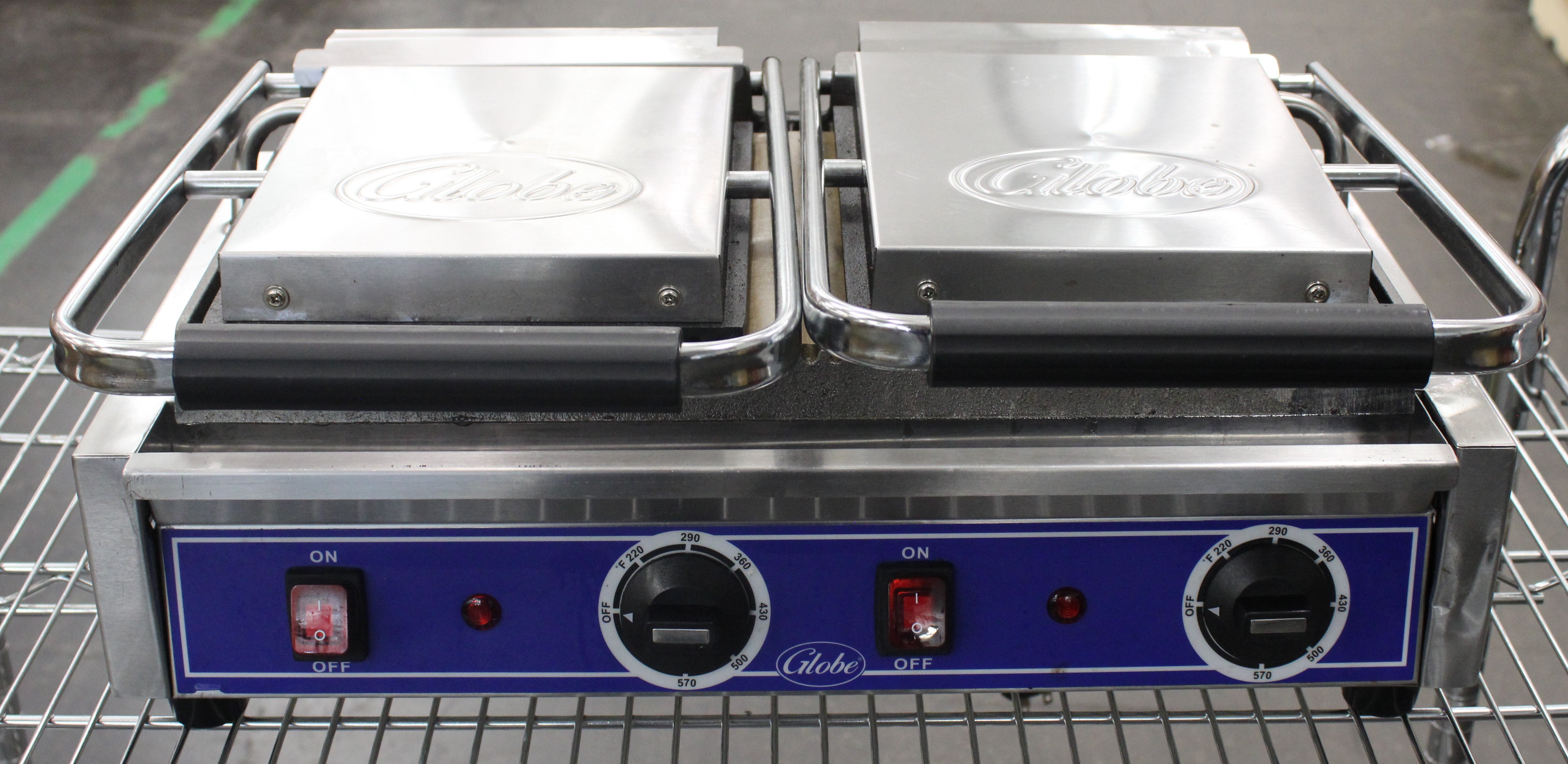 Globe GPGDUE10 *Used* Electric Bistro Panini Grill / Grooved Plates