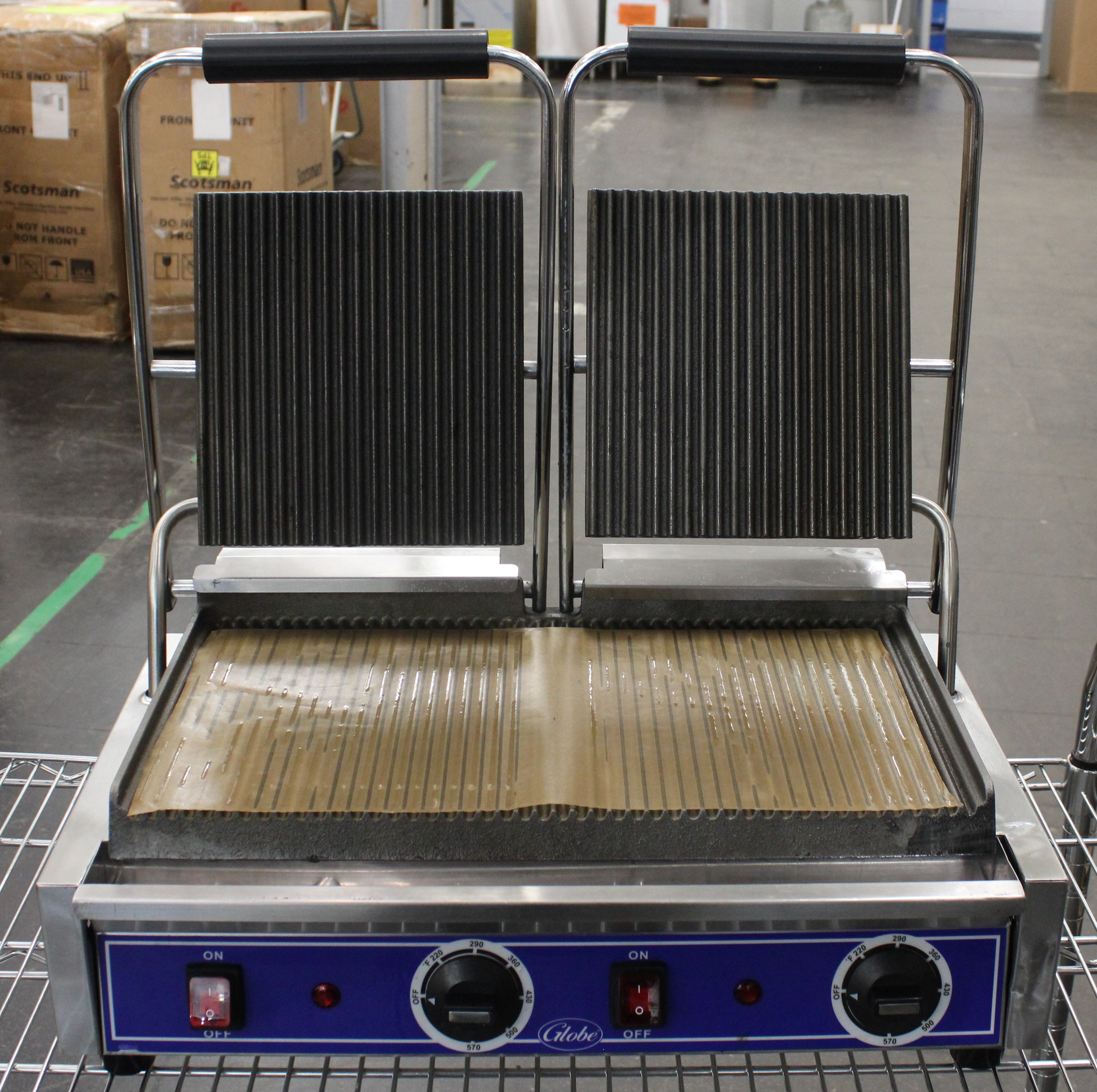 Globe GPGDUE10 *Used* Electric Bistro Panini Grill / Grooved Plates
