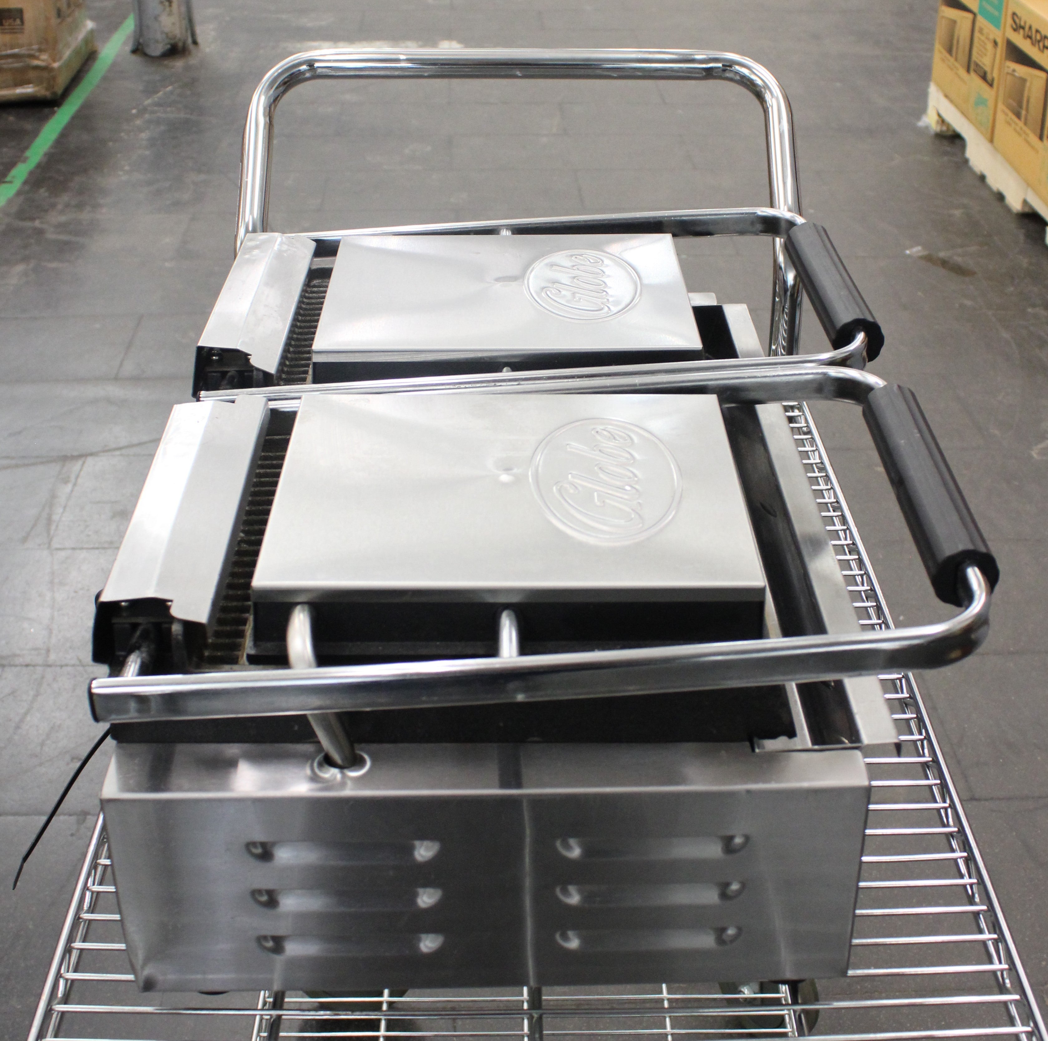 Globe GPGDUE10 *Used* Electric Bistro Panini Grill / Grooved Plates