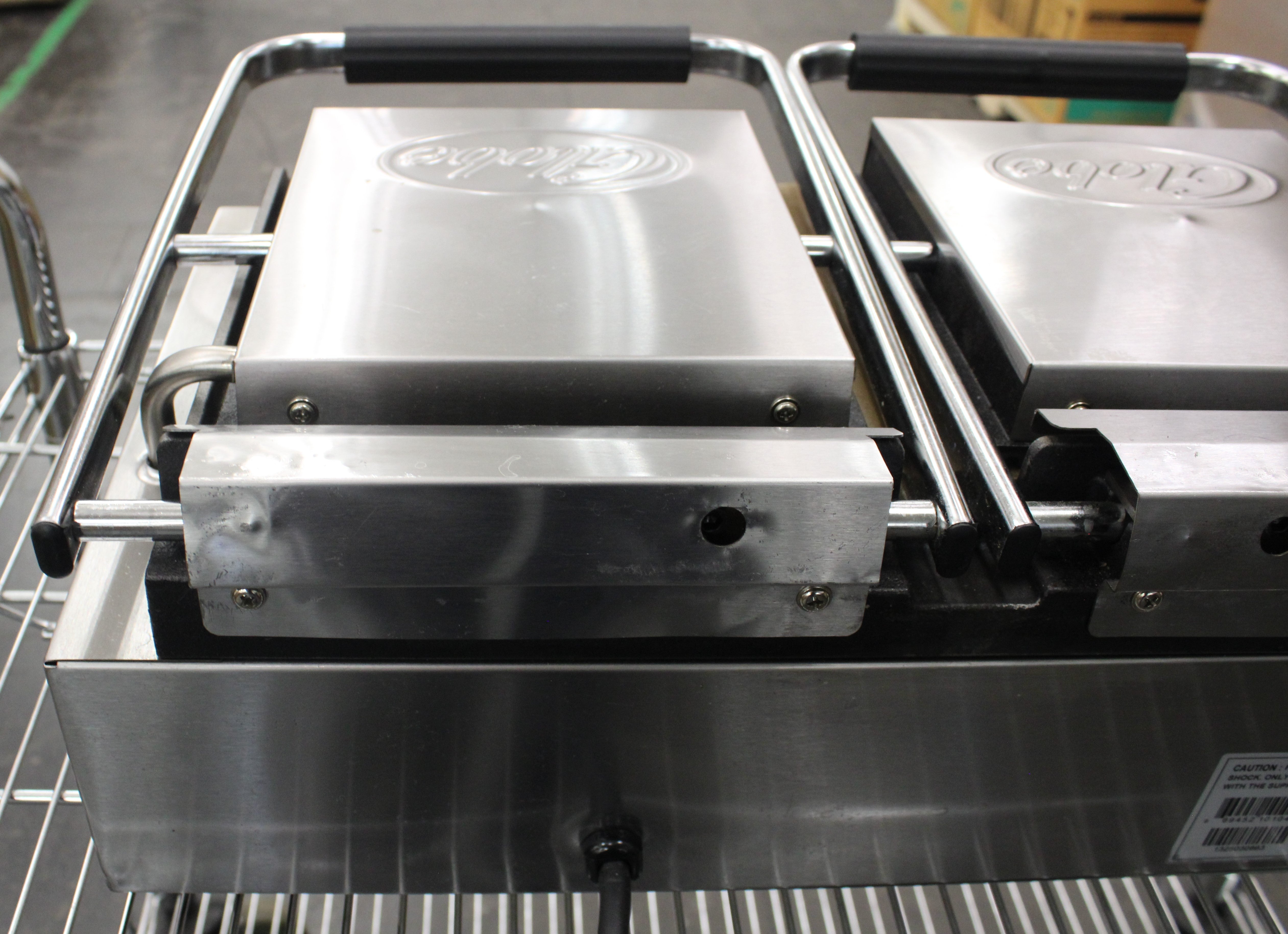 Globe GPGDUE10 *Used* Electric Bistro Panini Grill / Grooved Plates