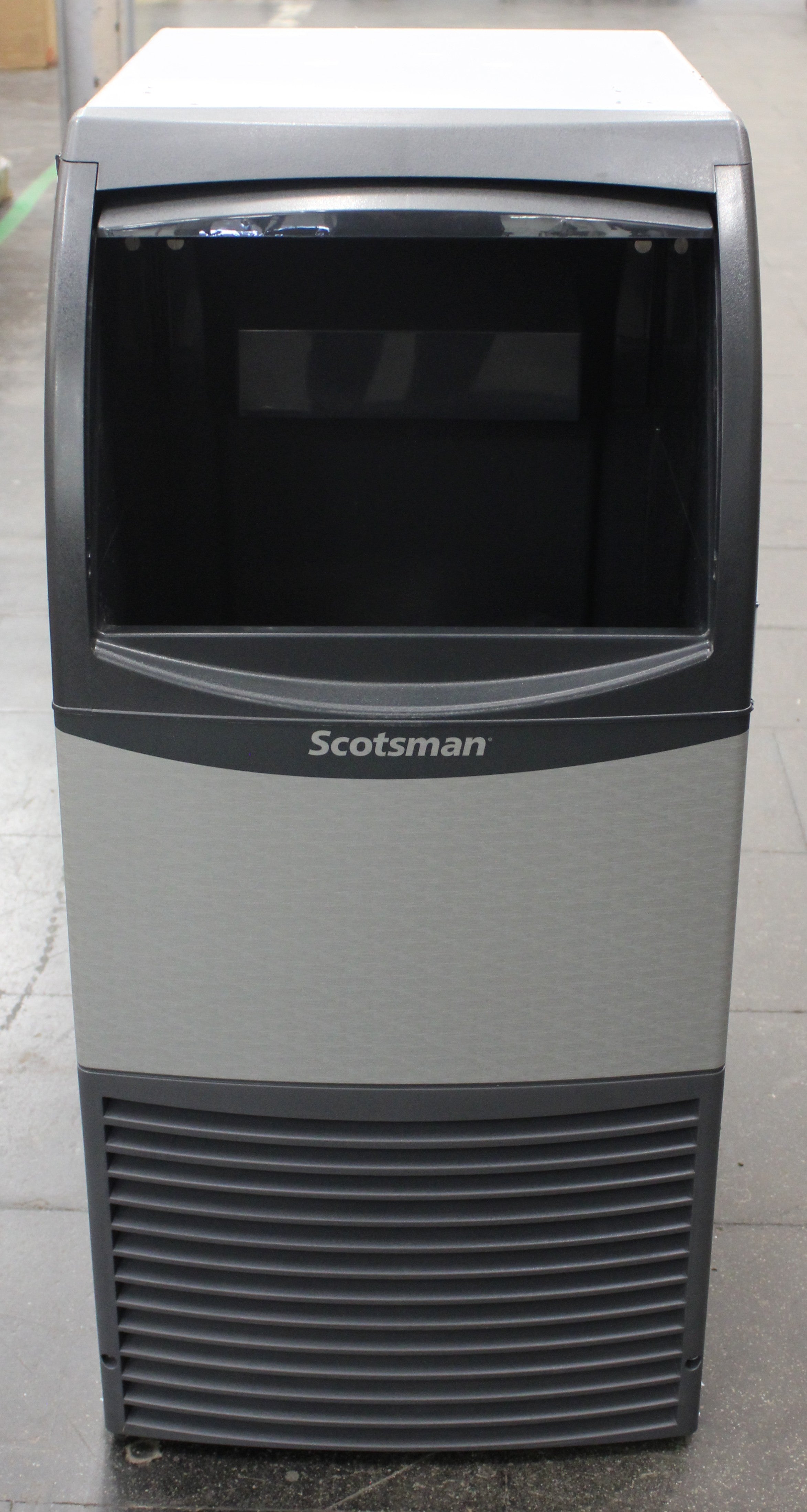 Scotsman UN1215A-1 *Ding & Dent* Air Cooled Nugget Ice Maker w/Bin Produces 119 Pounds Ice P/H (#3121)