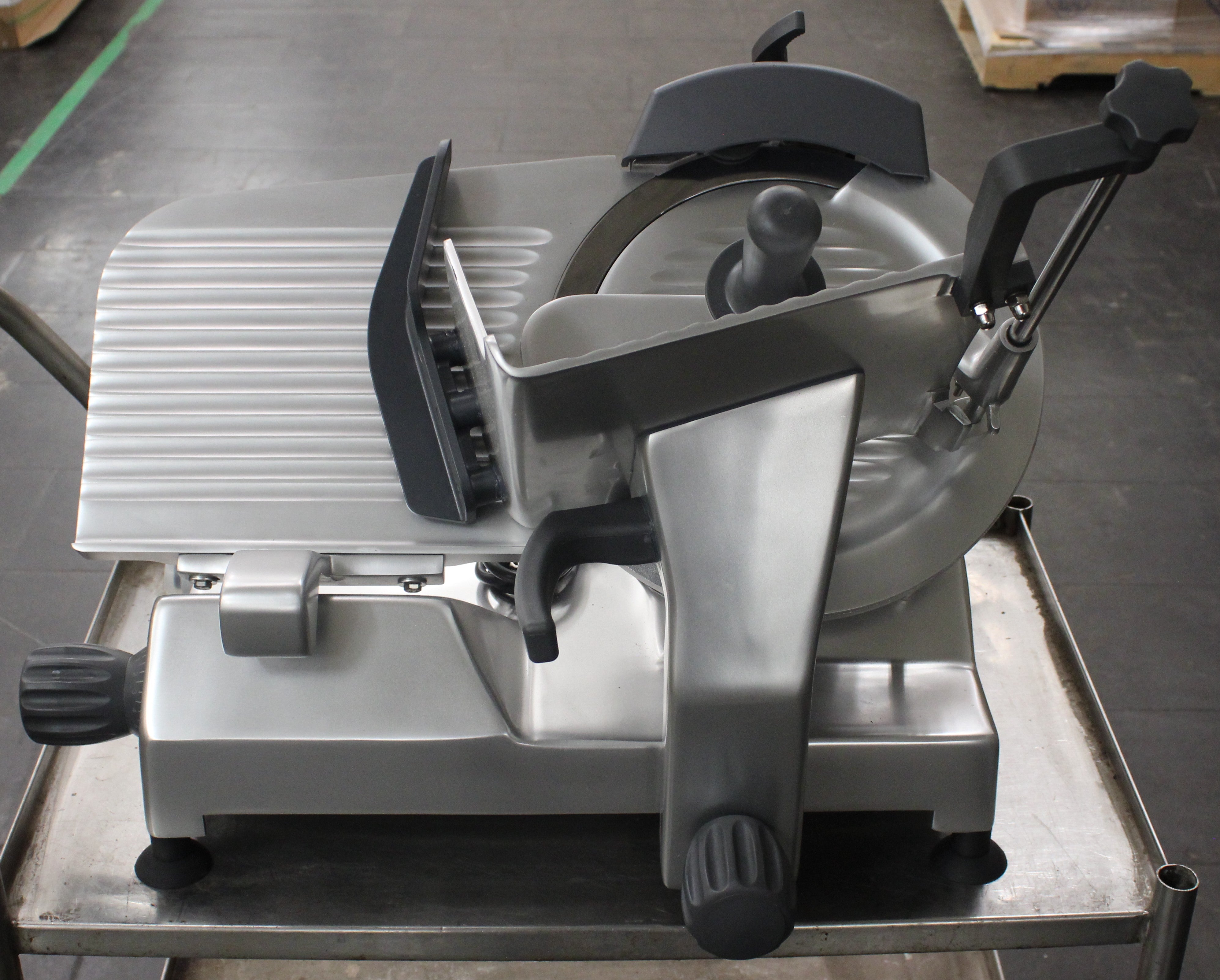 Hobart EDGE12-11 *Used* Medium Duty Manual Meat Slicer (#2057)