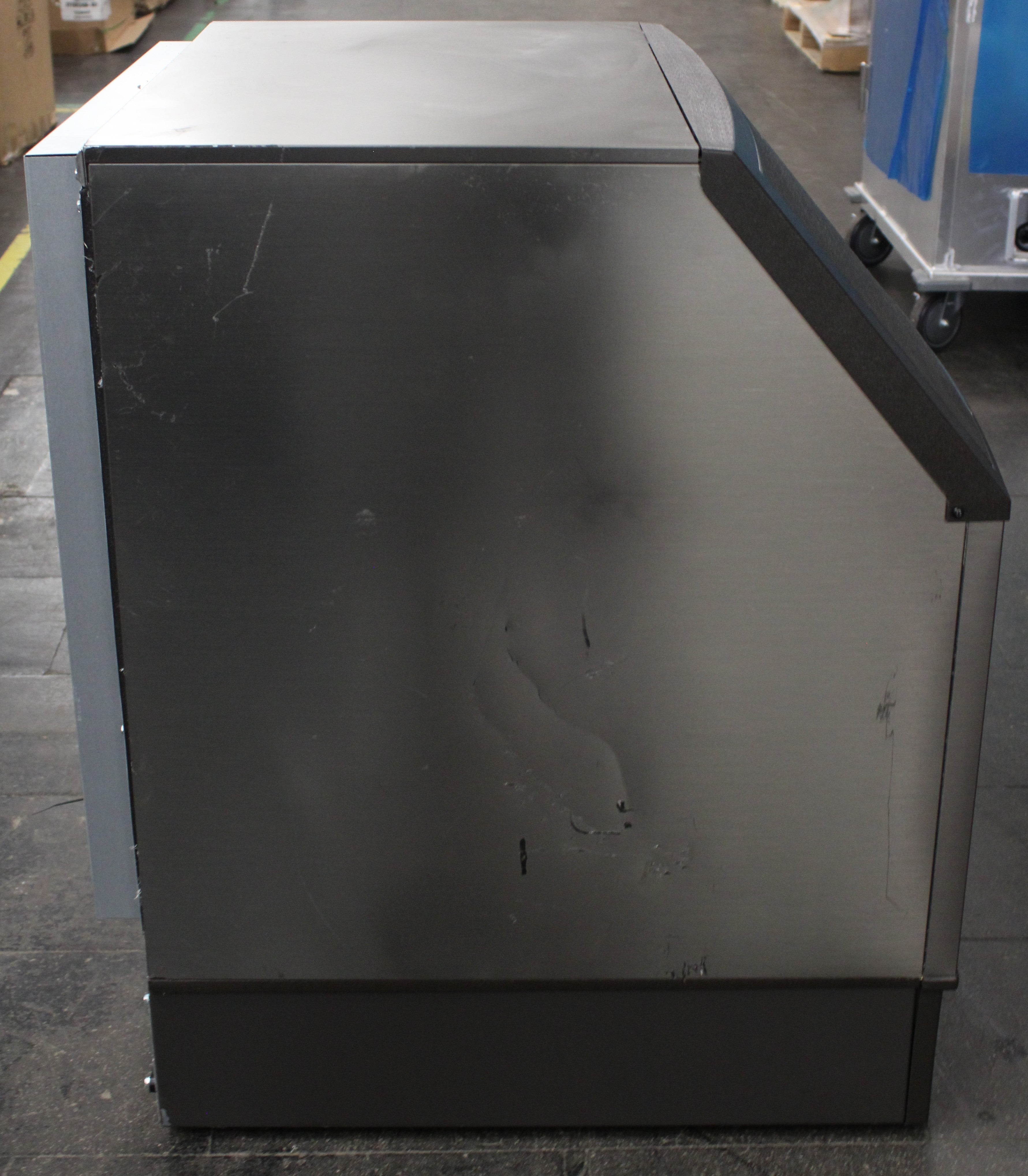 Manitowoc UDF0190A *Ding & Dent* Undercounter Ice Machine 198 lb/day (#4246)