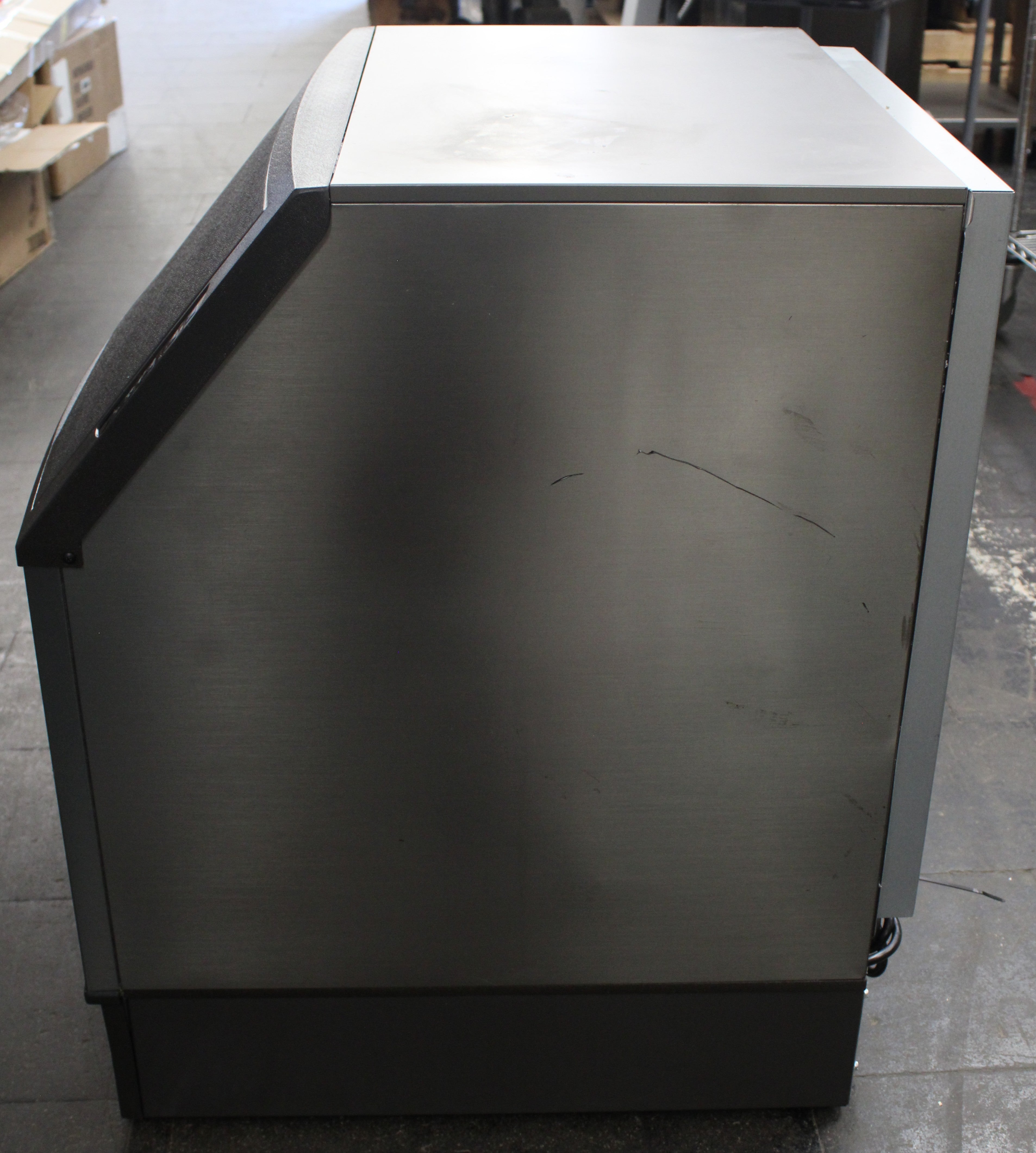 Manitowoc UDF0190A *Ding & Dent* Undercounter Ice Machine 198 lb/day (#4246)