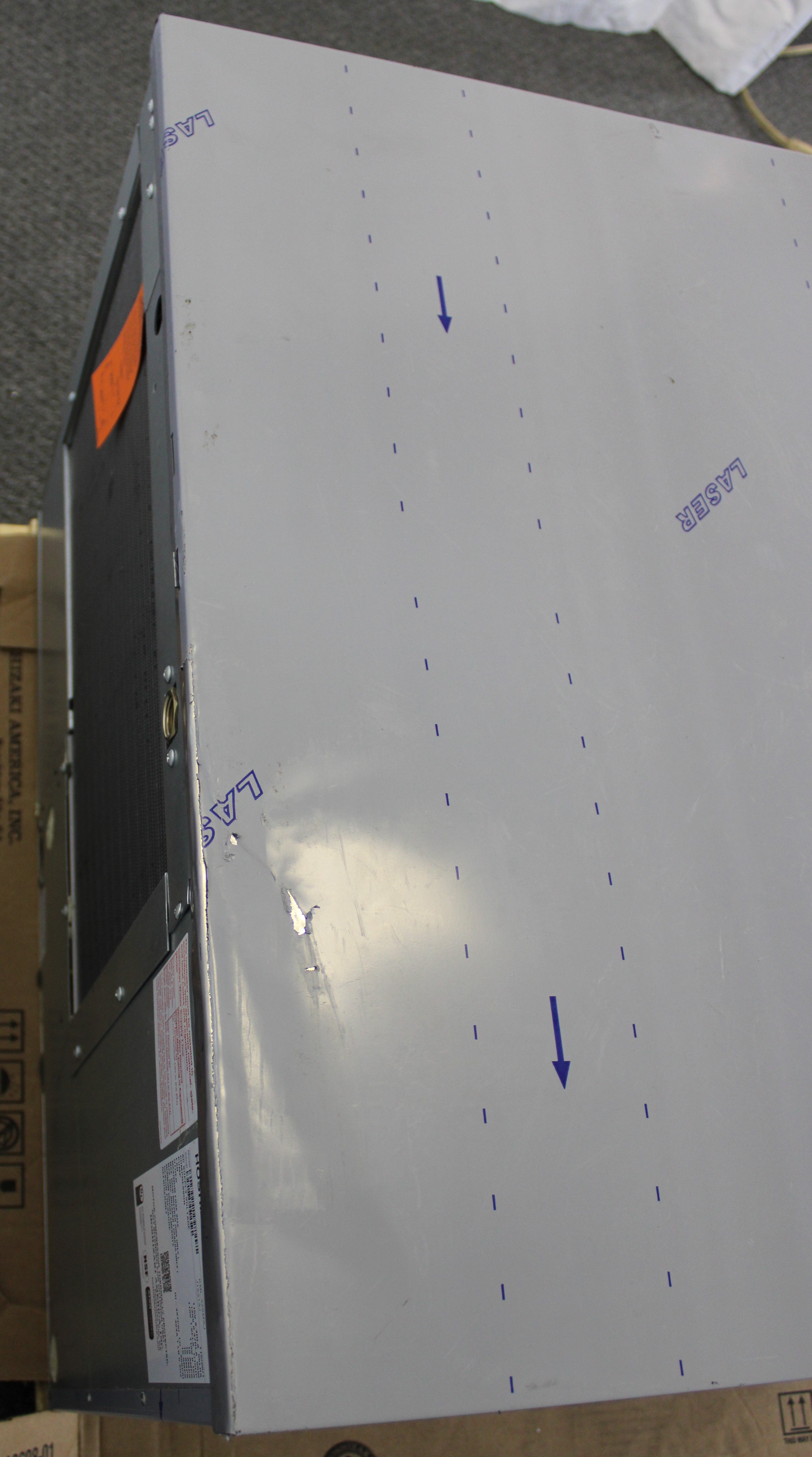 Ding & Dent Hoshizaki KML-325MAJ 380-lb Cap. Crescent Cube Air Cooled Ice Maker