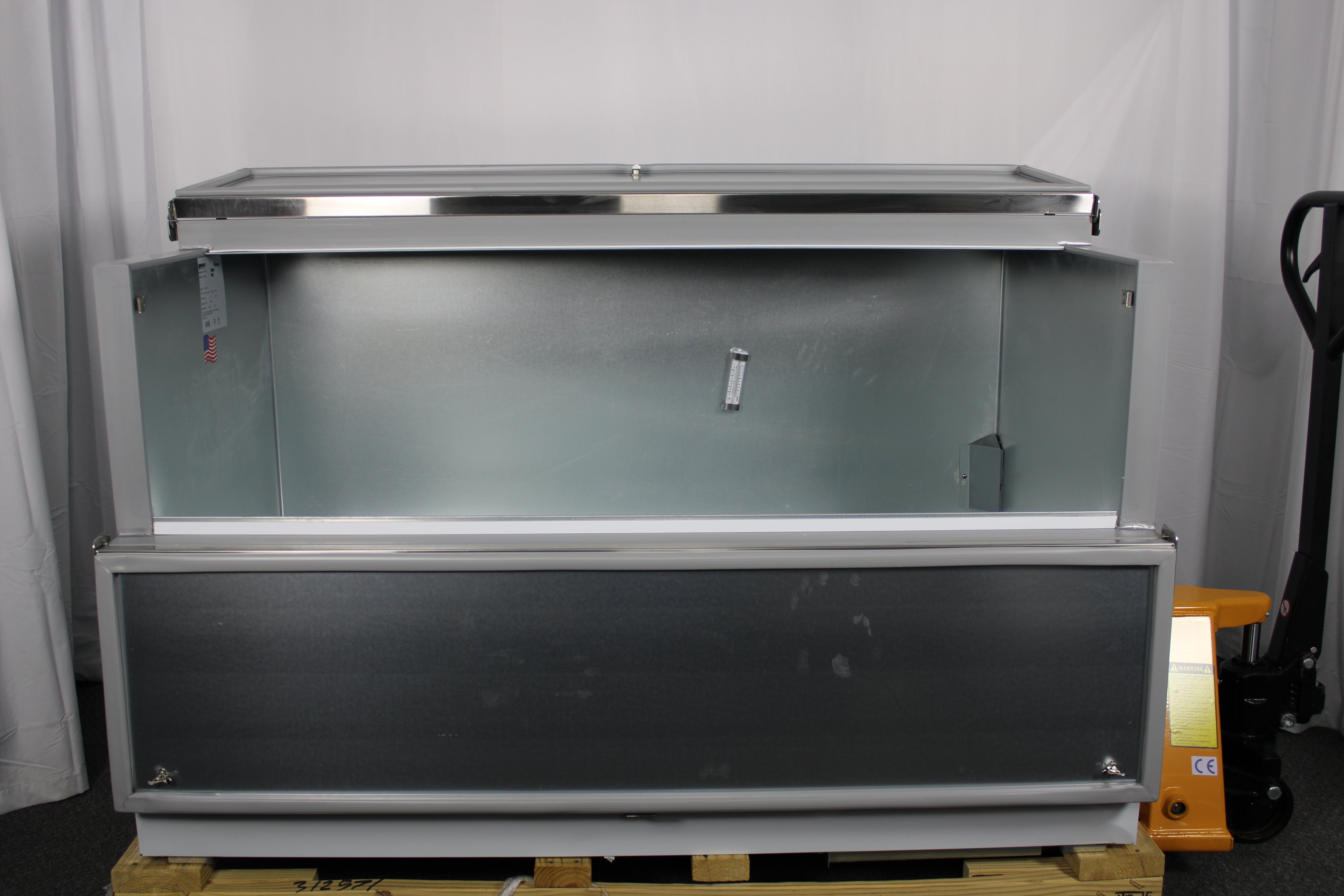 *Ding & Dent* Master-Bilt OMC-162-A Endura Series Open Front Milk Cooler
