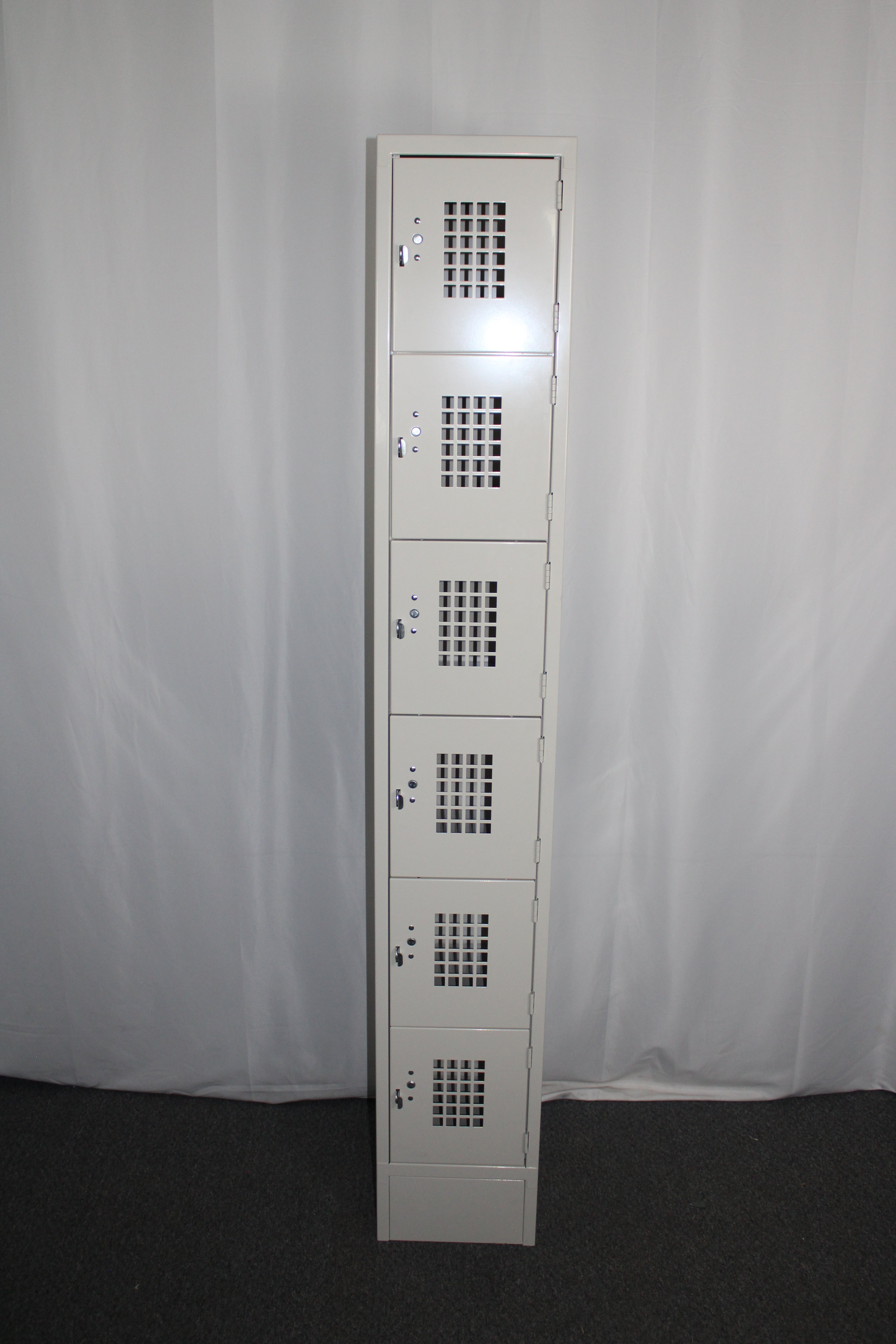 *Ding & Dent* Winholt WL-66 6-Tier Floor Mounted Lockers