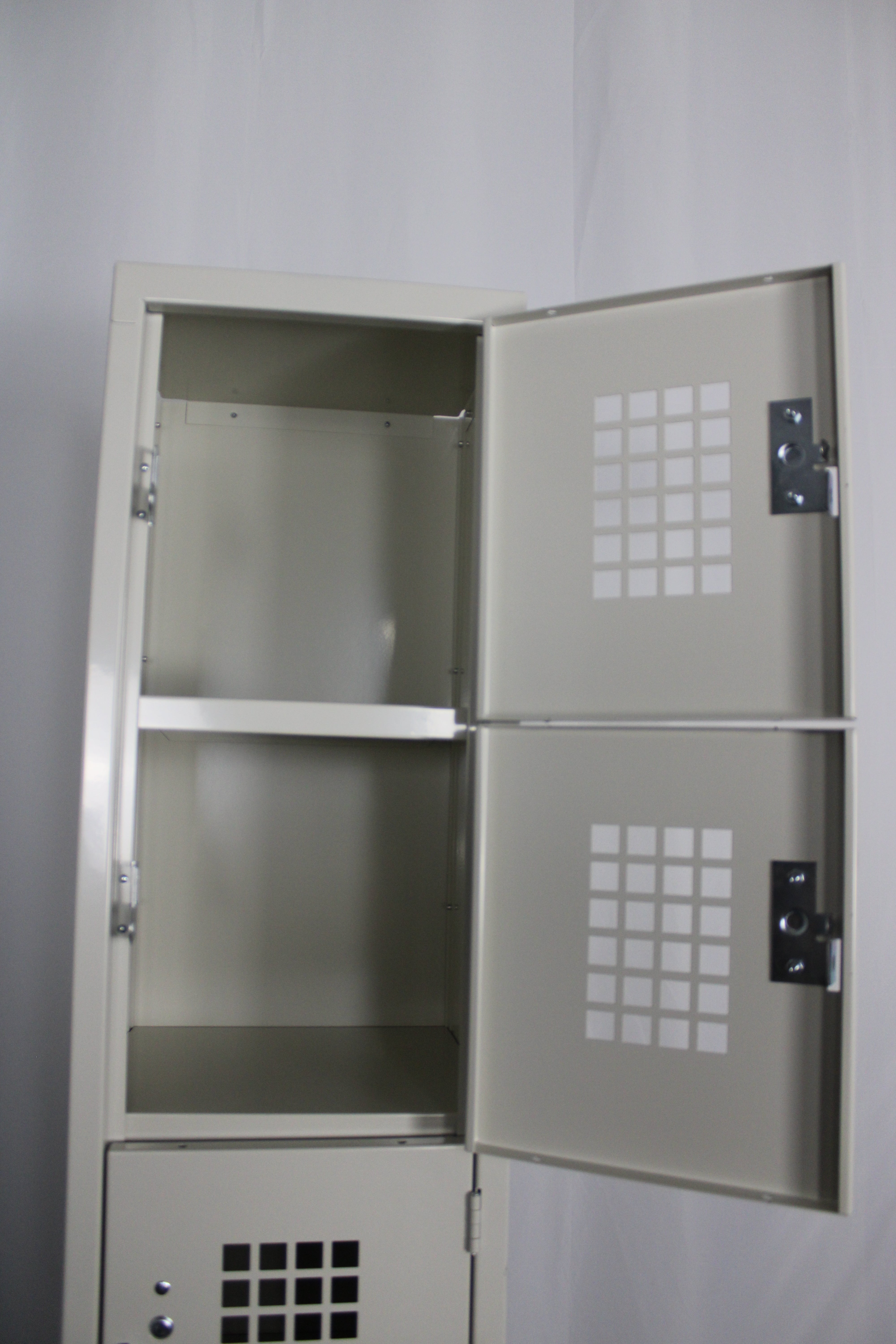*Ding & Dent* Winholt WL-66 6-Tier Floor Mounted Lockers