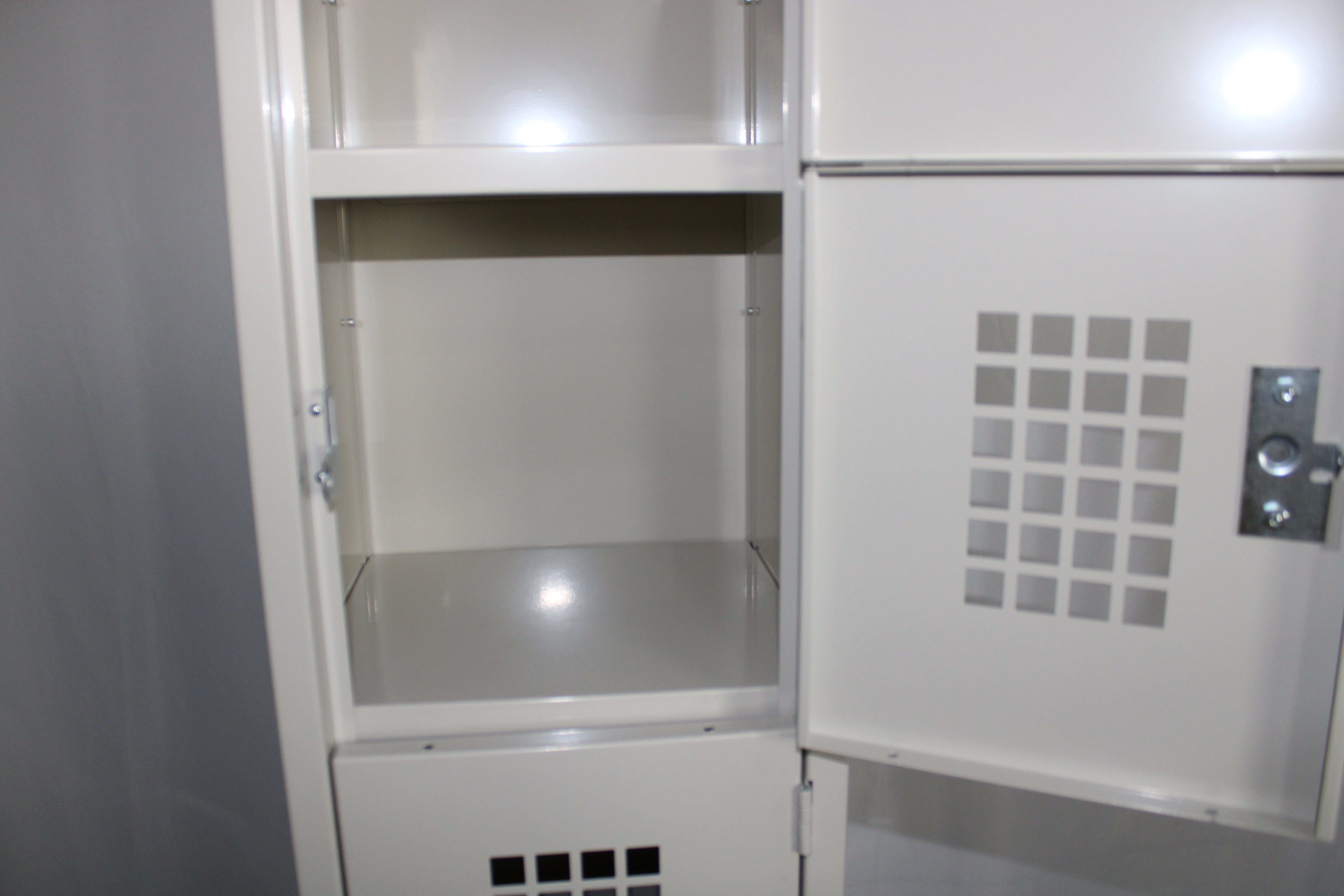 *Ding & Dent* Winholt WL-66 6-Tier Floor Mounted Lockers