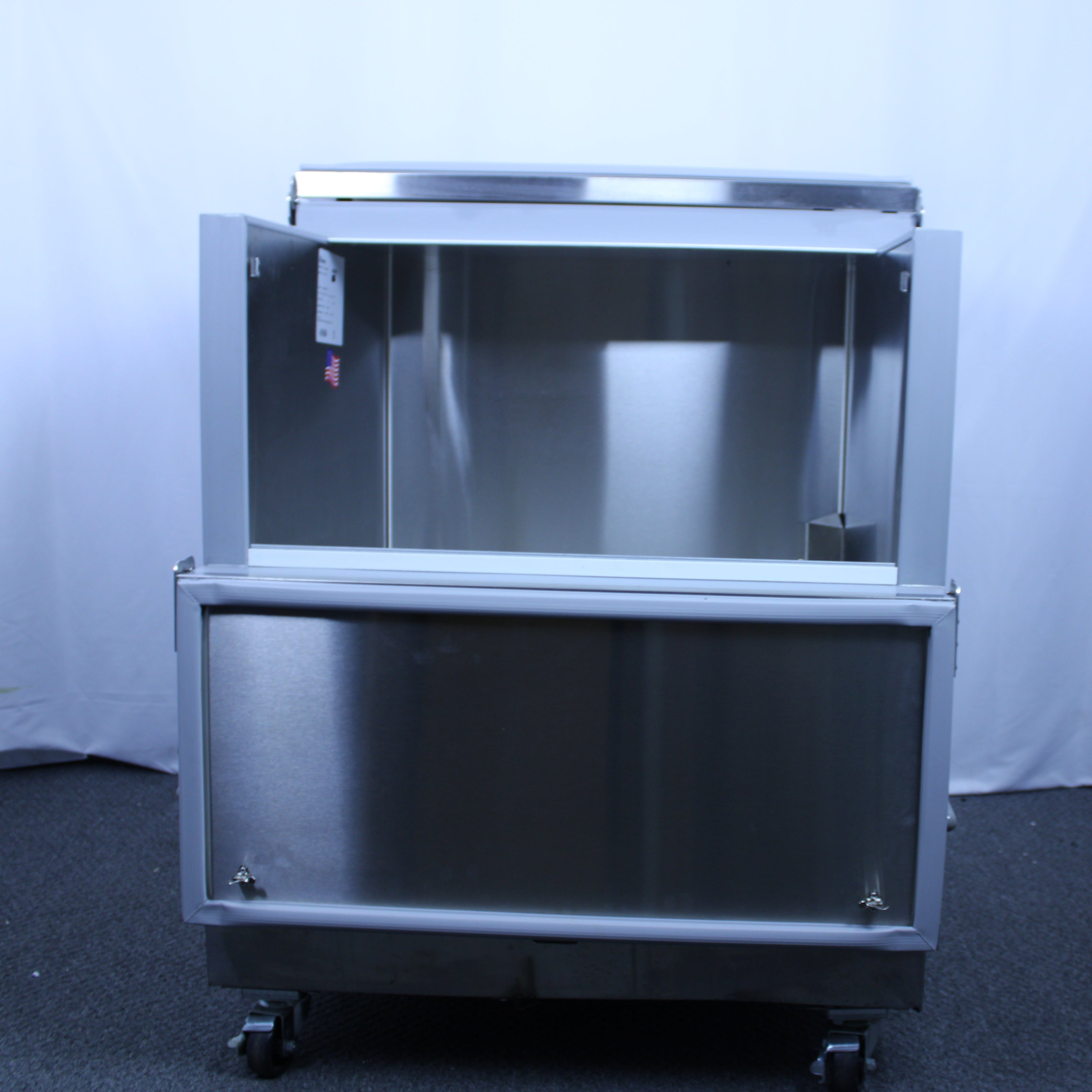 *Ding & Dent* Norlake AR082SSS/0-A Open Front Milk Cooler