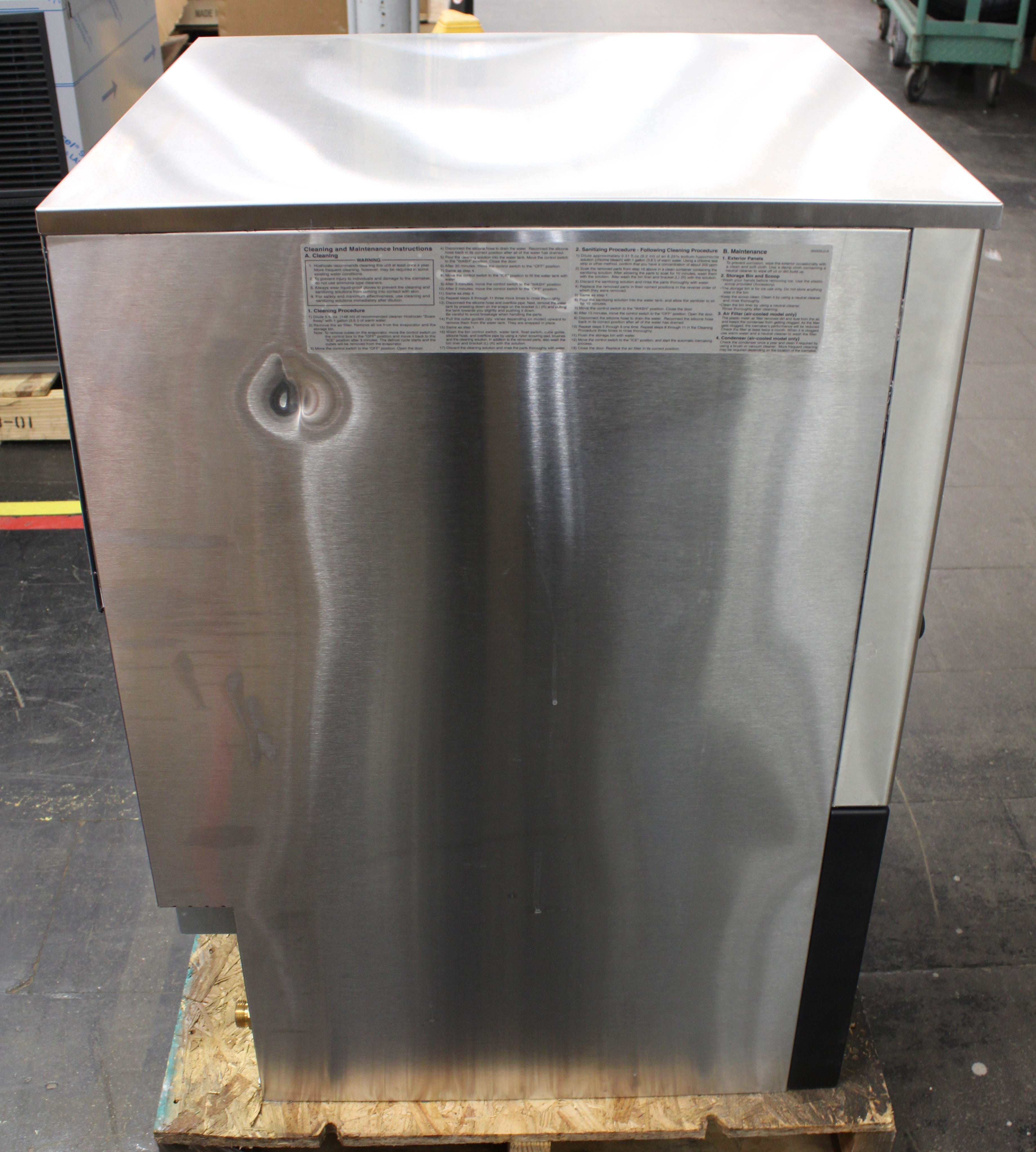 *Used* Hoshizaki KM-116BAJ 125lb Cap. Crescent Cube Air Cool Ice Maker, Bin