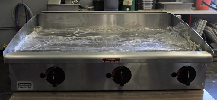 Ding & Dent Toastmaster TMGM36 Gas Countertop Griddle 36" W Manual Controls