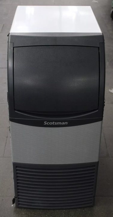 *Used* Scotsman CU0415MA-1 58 lb/day W/ 36 lb Storage Undercounter Ice Maker