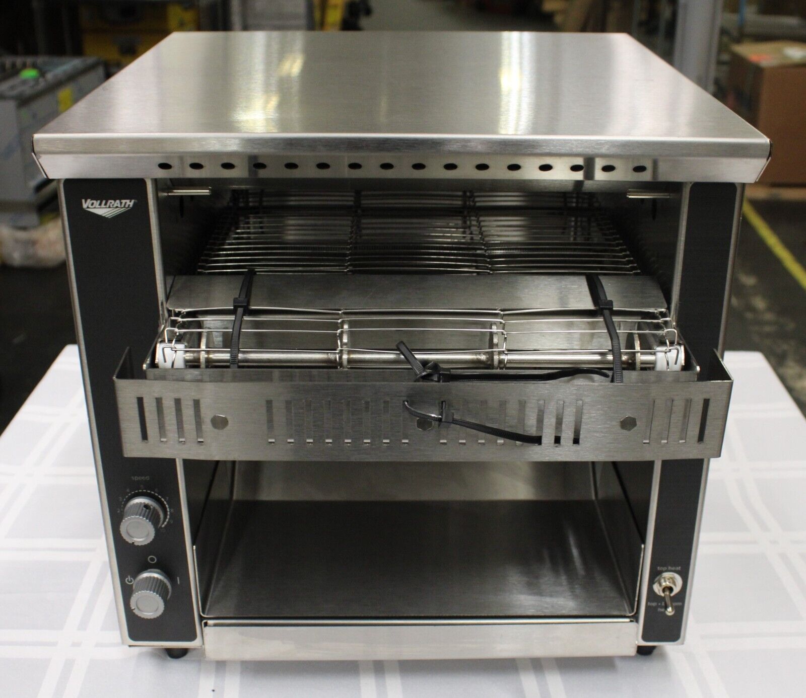 *Ding and Dent* Vollrath CT2BH-120400 Conveyor Bagel & Bun Toaster